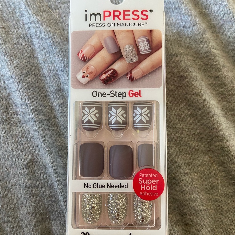 Impress sweater nails nib